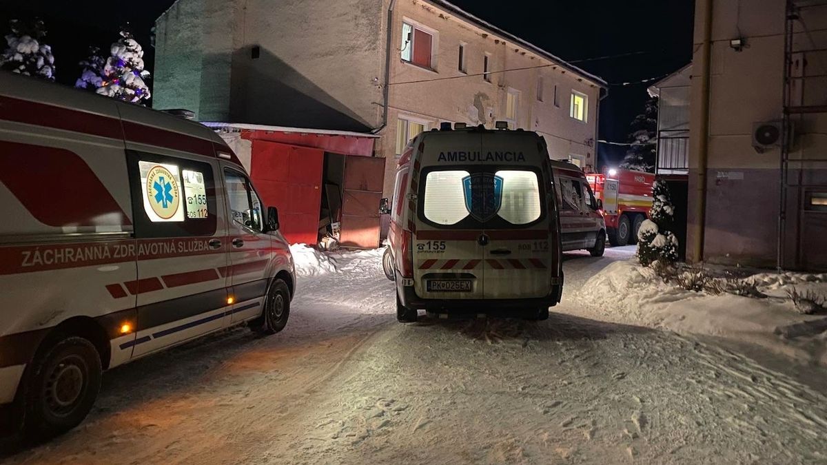 Při požáru v domově sociálních služeb na Slovensku zemřel člověk, další mají těžká zranění